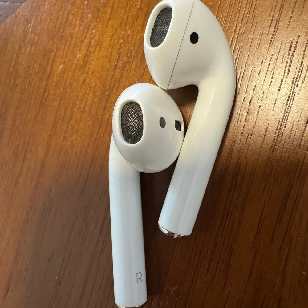 Apple White Wireless AirPods